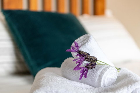 Akaroa Cottages Overton - Akaroa Holiday Cottage - Tourism Bookings NZ 3