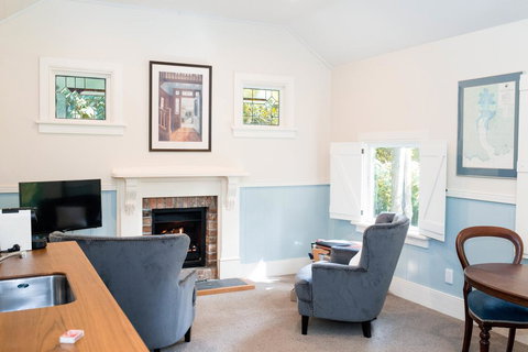 Akaroa Streamside Cottage - Tourism Bookings NZ 0