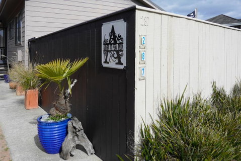 Aroha At Peka Peka Tiny House - Tourism Bookings NZ 1
