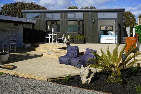 Aroha At Peka Peka Tiny House - Tourism Bookings NZ 3