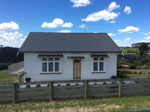 Ataahua Cottage - Tourism Bookings NZ 1