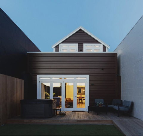 Award Winning CBD Luxury - Tourism Bookings NZ 0