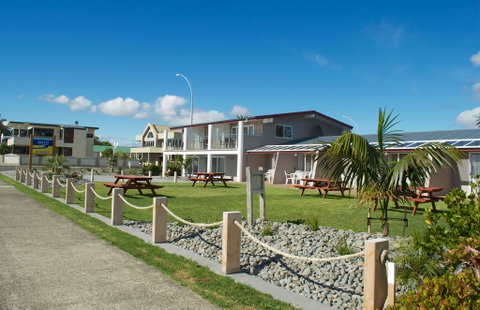 Baileys At The Beach - Tourism Bookings NZ 0