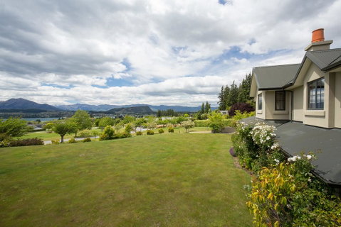 Beautiful Seasons - Tourism Bookings NZ 0