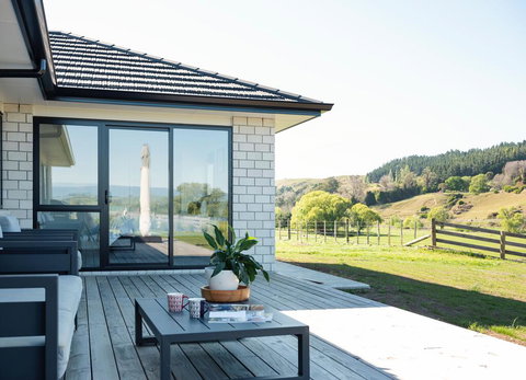 Bellerby Cottage - Maraekakaho Holiday Home - Tourism Bookings NZ 0