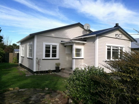 Booktown Cottage - Tourism Bookings NZ 0