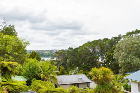Brand New 5BR Modern Homes With View Of The Bay - Tourism Bookings NZ 0