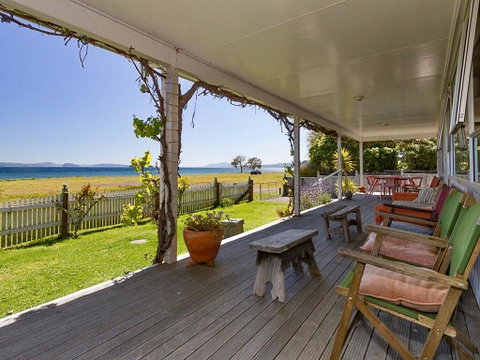Breachmor - Tauranga Taupo Lakefront Holiday Home - Tourism Bookings NZ 0