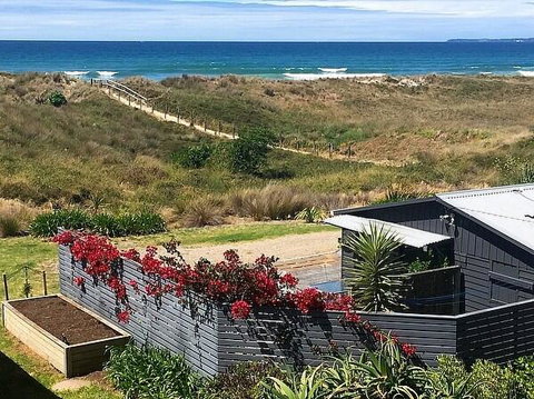 Brilliant Beachfront Bach - Beachfront Bach Papamoa - Tourism Bookings NZ 0