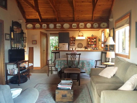 Bumblebee Cottage - Tourism Bookings NZ 3