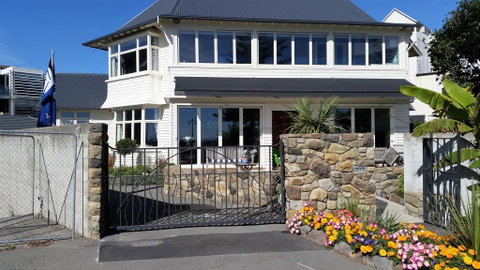 Cave Rock Guest House - Tourism Bookings NZ 0