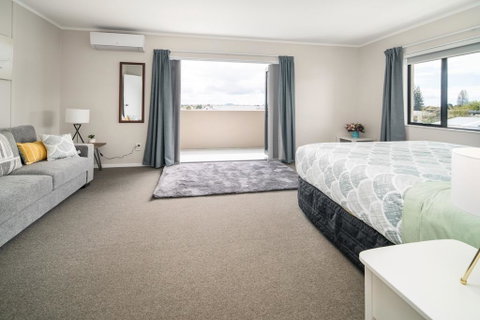 Central Manukau Escape - Tourism Bookings NZ 3