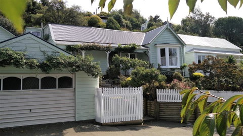 Character Home On Historic Nelson Street - Tourism Bookings NZ 0