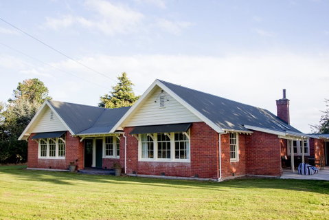 Coldstream Estate - The Whare - Tourism Bookings NZ 1
