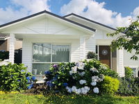 Comfortable  Modern style Living-Close to Airport