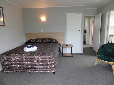 Commodore Court Motel - Tourism Bookings NZ 3