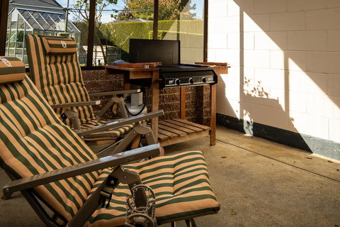 Copper Trout Cottage - Te Anau Bach - Tourism Bookings NZ 3