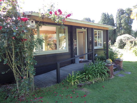 Earthsounds Country Cottage - Tourism Bookings NZ 2