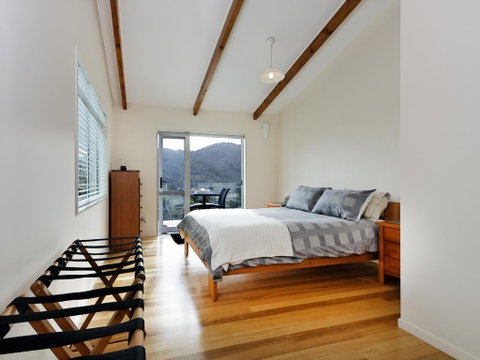 Explore Piha - Piha Holiday Home - Tourism Bookings NZ 3