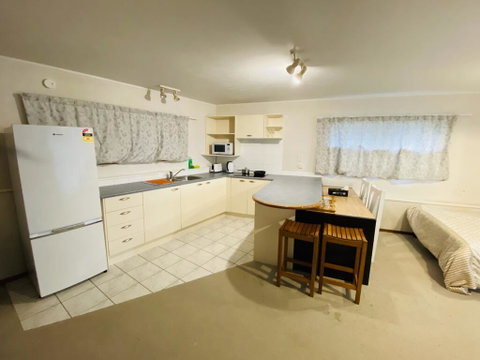 Family Room Private Entrance And Bathroom Kitchen101 - Tourism Bookings NZ 0