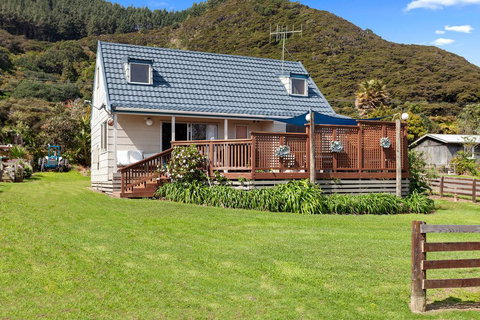 Fishing Base By The Sea - Tourism Bookings NZ 2