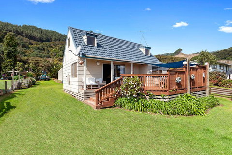 Fishing Base By The Sea - Tourism Bookings NZ 0