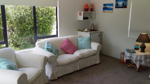 Flame Lily B&B - Tourism Bookings NZ 1