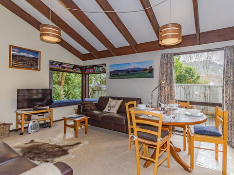 Foyle Street Chalet - Ohakune Holiday Home - Tourism Bookings NZ 3