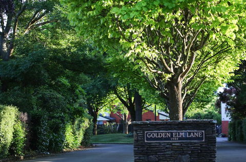 Golden Elm Garden - Tourism Bookings NZ 2