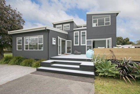 Good Times And Tan Lines - Waihi Beach Holiday Home - Tourism Bookings NZ 0