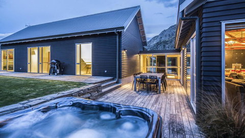 Gucci Too - Tourism Bookings NZ 1