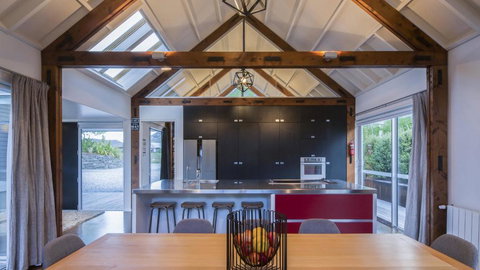 Gucci Too - Tourism Bookings NZ 2