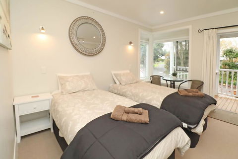 Hamilton Pencarrow Rose - Tourism Bookings NZ 3