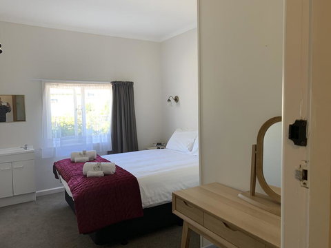 Ikamatua Hotel - Tourism Bookings NZ 1