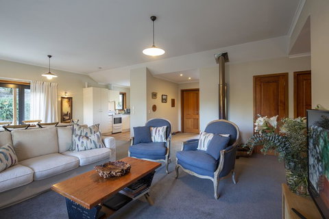 Judge & Jury Cottage - Tourism Bookings NZ 1