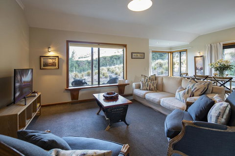 Judge & Jury Cottage - Tourism Bookings NZ 3