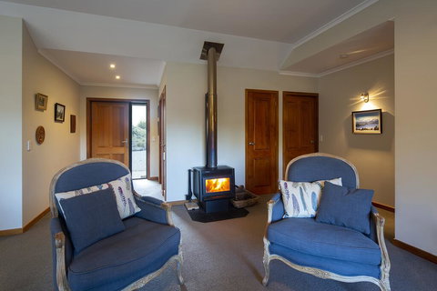 Judge & Jury Cottage - Tourism Bookings NZ 2