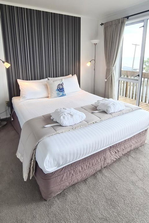 Kaka Point Spa Accommodation - Catlins - Tourism Bookings NZ 3