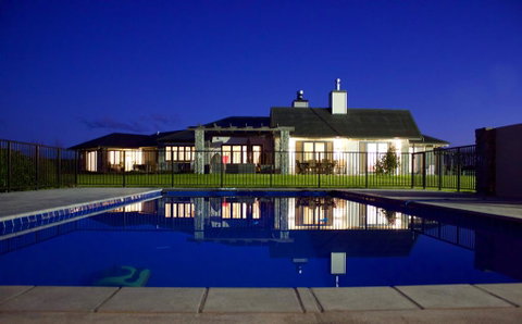 Kalldeen Luxury Accommodation - Tourism Bookings NZ 0