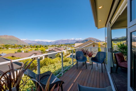Kings View - Wanaka Holiday Home - Tourism Bookings NZ 1