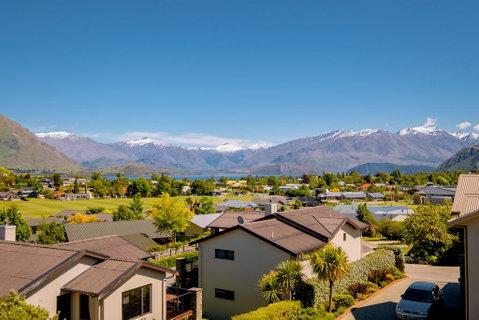 Kings View - Wanaka Holiday Home - Tourism Bookings NZ 0