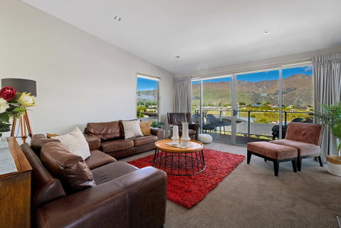 Kings View - Wanaka Holiday Home - Tourism Bookings NZ 2