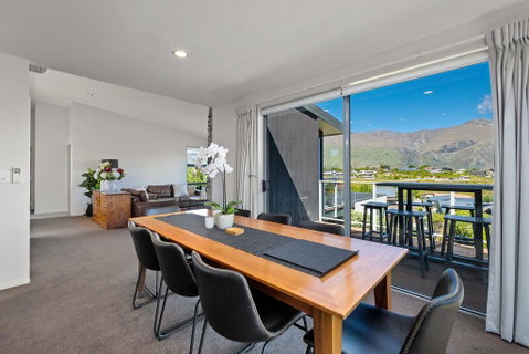 Kings View - Wanaka Holiday Home - Tourism Bookings NZ 3