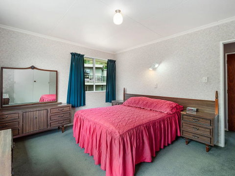 Kinloch Family Retreat - Kinloch Holiday Home - Tourism Bookings NZ 2