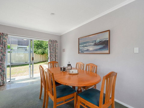 Kinloch Family Retreat - Kinloch Holiday Home - Tourism Bookings NZ 1