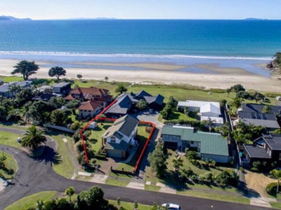 Kiwi Kuta With WiFi- Matarangi Holiday Home