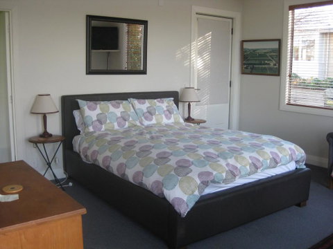 Korohi Vineyard BnB - Tourism Bookings NZ 3