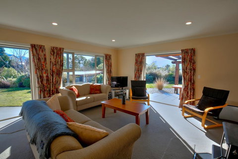 Lake Hawea Hideaway - Lake Hawea Holiday Home - Tourism Bookings NZ 2