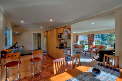 Lake Hawea Hideaway - Lake Hawea Holiday Home - Tourism Bookings NZ 1