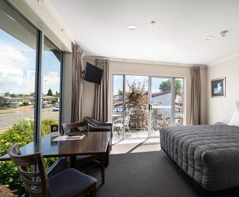 Lake Taupo Motor Inn - Tourism Bookings NZ 3